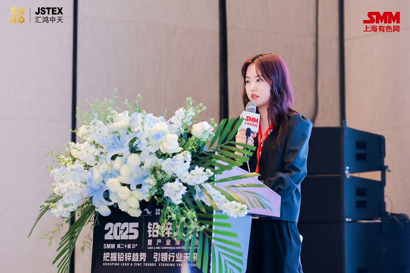 【铅锌峰会| SMM：锌资源短缺推动再生锌行业快速发展 再生锌原料供不应求】SMM锌品目分析师华琳围绕“锌的再生革命：行业动态与可持续发展未来”的话题展开探讨。她表示，再生锌行业发展不仅缓解了全球锌矿资源短缺压力，更通过构建"生产-消费-再生"的产业闭环，为下游领域提供可持续材料解决方案，成为实现"双碳"目标的重要突破口。