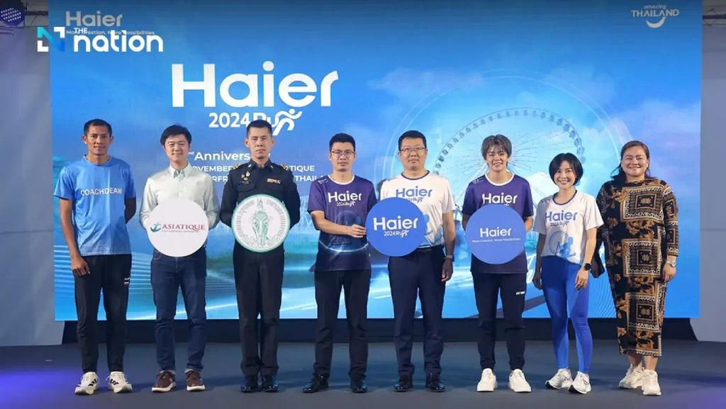 海尔电器(泰国)总裁董建平近日宣布,全球家电行业领军企业海尔泰国确认将在泰国Chonburi的新工厂于2025年10月投产,预计两年内达到满负荷生产状态。该工厂是海尔在泰国首座空调制造工厂,投资额达到100亿泰铢,位于WHA东海岸工业区,占地超过32.4万平方米。董建平对工厂建设的稳步推进和按时启动运营充满信心,预计第一年产能将达300万辆,2027年将翻倍至600万辆。投产后,海尔在家电市场的份额预计将从13%提升至35%,进一步巩固其在泰国电子品牌中的领先地位。目前,海尔在泰国电器市场销量仅次于三星,位居第二。新工厂的产品将平均分配于国内市场与出口市场,东盟国家将作为主要出口目标。尽管在扩大市场份额过程中面临价格竞争,董建平强调,海尔始终将产品质量置于优先地位,而非价格策略。