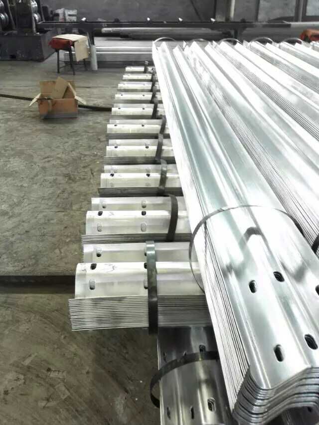 江苏苏州公路波形板护栏生产厂家