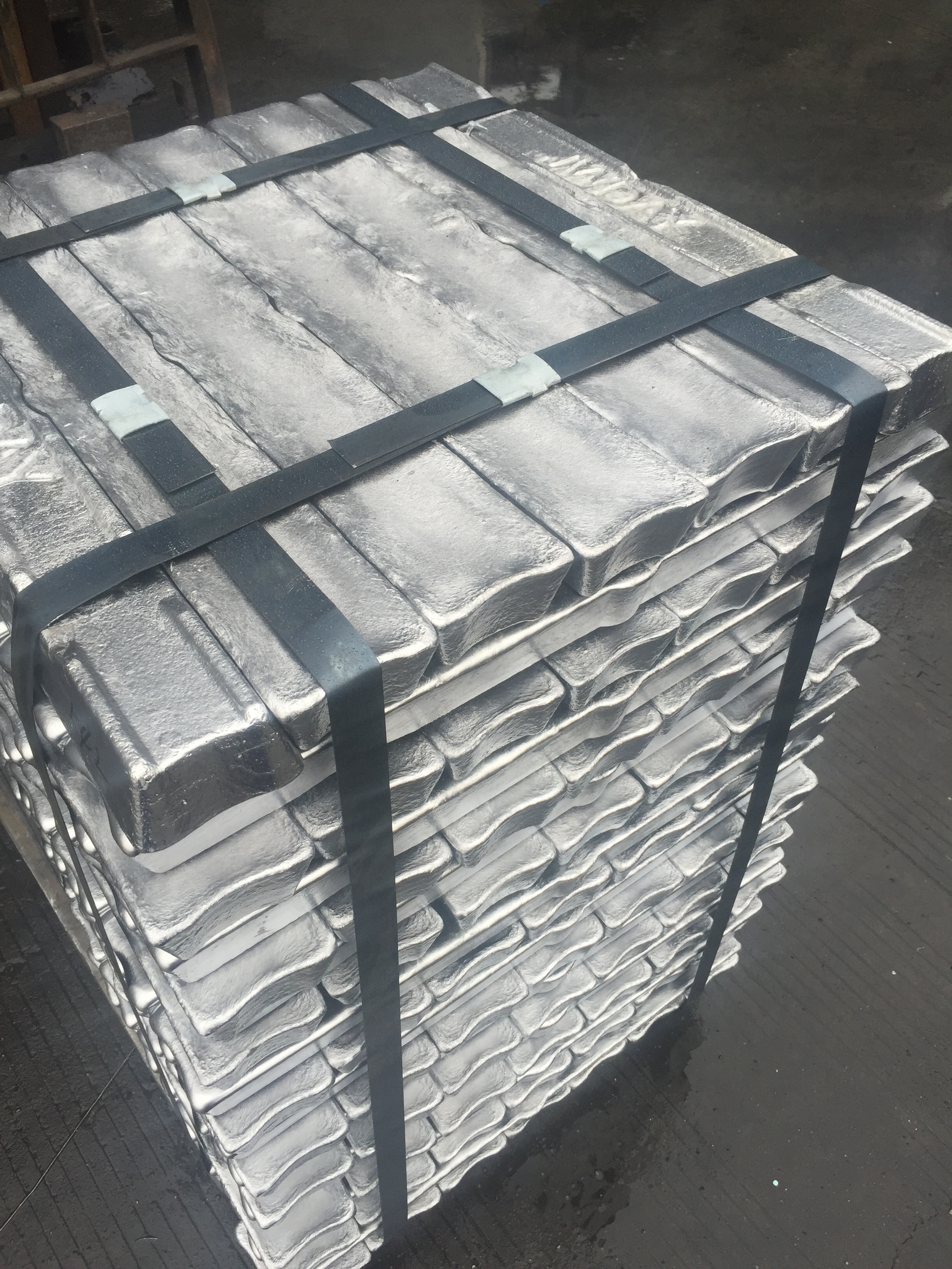 低碳AlSi9Cu3铝合金锭