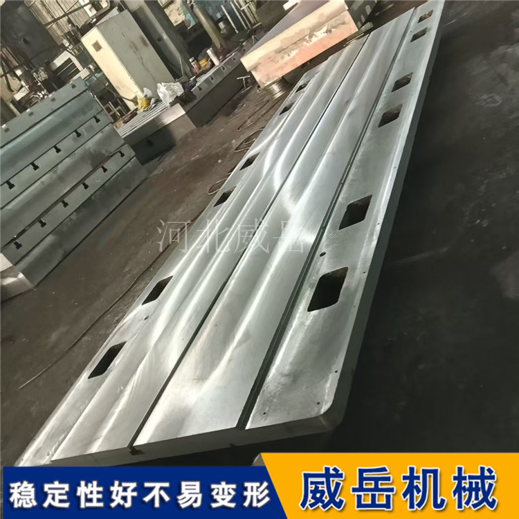 车间里藏着个“稳到离谱”的家伙，机床工作台焊在地上