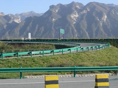 安徽巢湖公路波形梁护栏板厂家送货安装