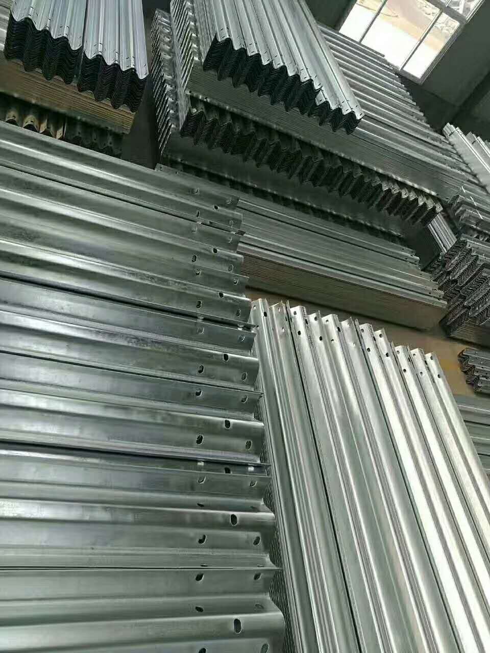 重庆九龙坡公路波形板护栏生产厂家