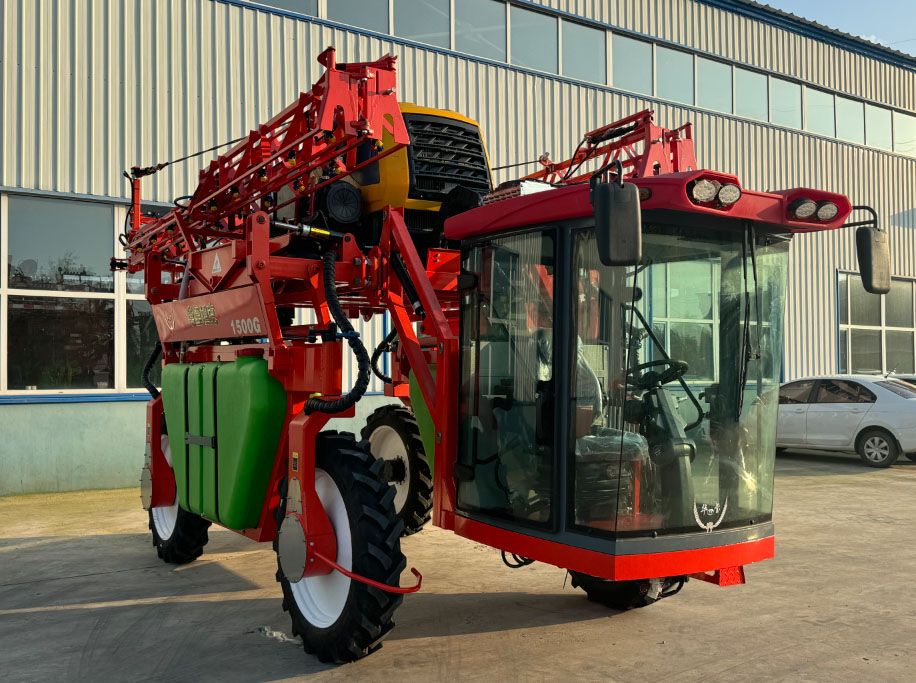 华玺3WPZ-1500G自走式喷杆喷雾机玉米打药机厂家
