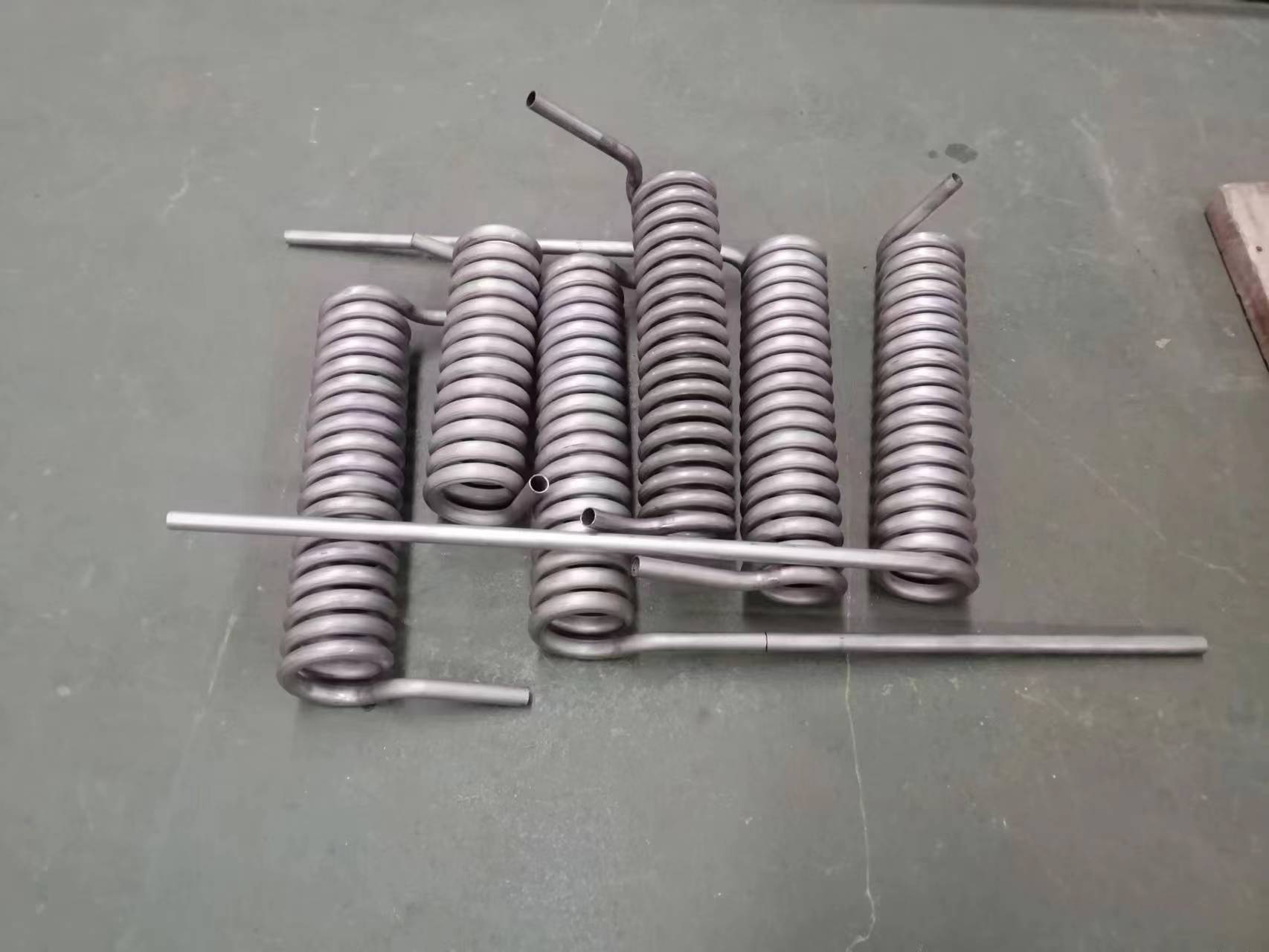 欣旺腾加工TA2纯钛盘管 化工高精密度海水换热钛盘管  海水热交换器