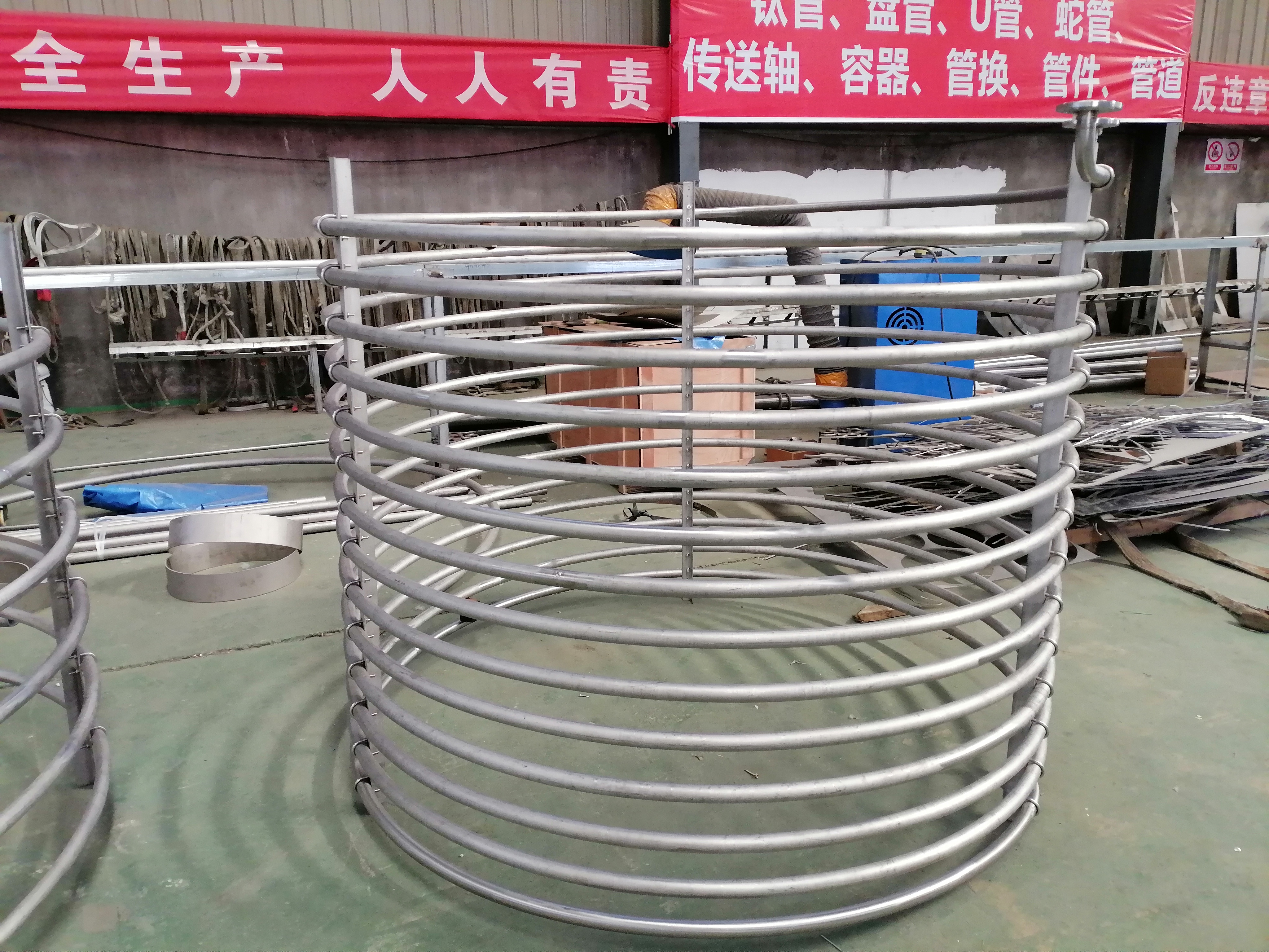 欣旺腾加工TA2钛合金设备  化工用换热钛盘管  筒体内置换热盘管 定制加工钛盘管