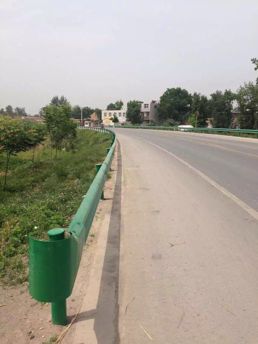 广东深圳专业生产波形护栏