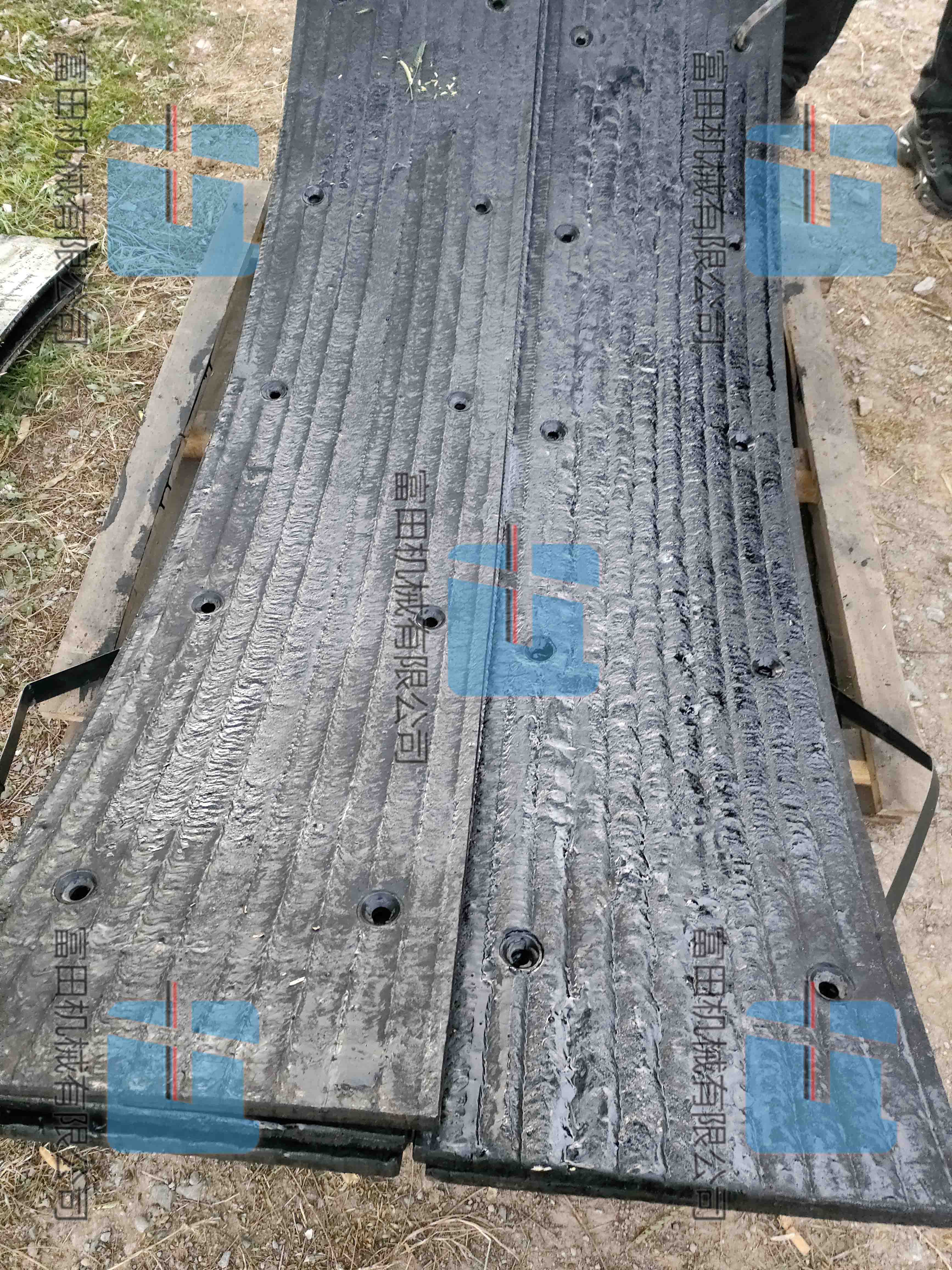 爱立许强力混合机钨钢合金壁部衬板