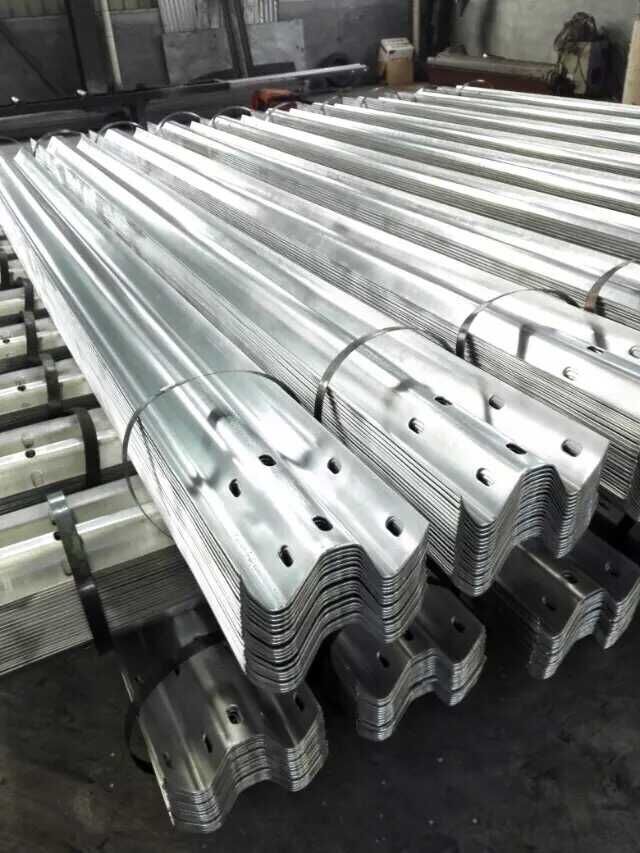 江苏苏州公路波形板护栏生产厂家