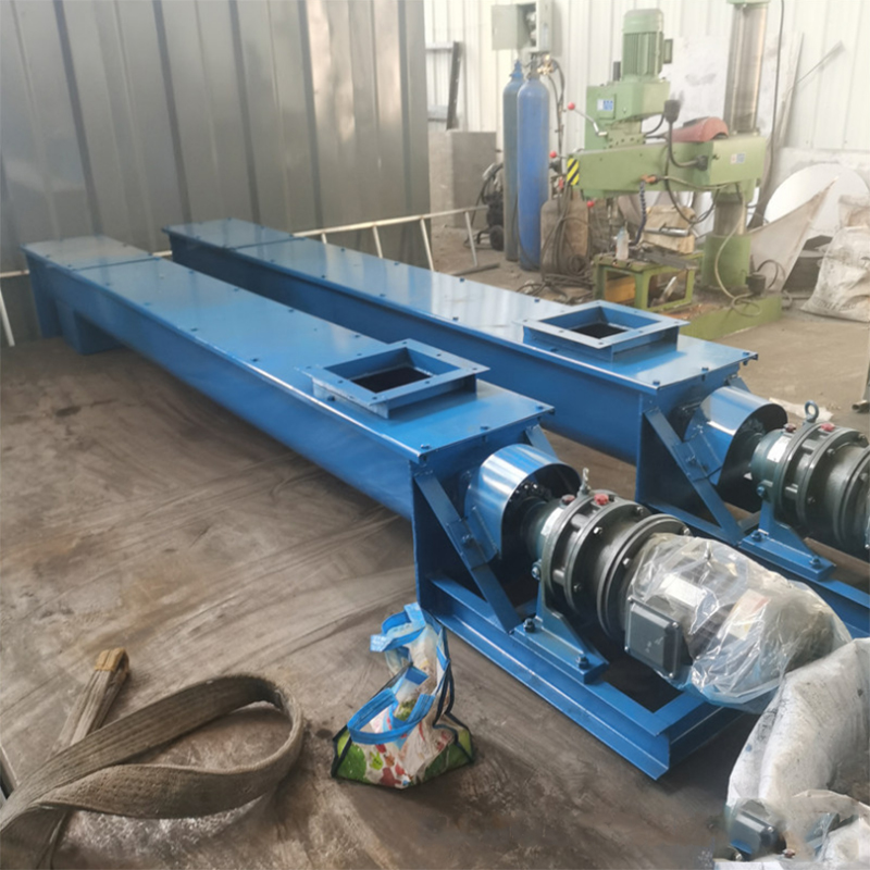 无轴蛟龙输送机轻松解决装豆腐渣问题 一人轻松搞定