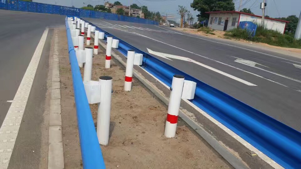 河南信阳公路成套波形护栏板生产厂家