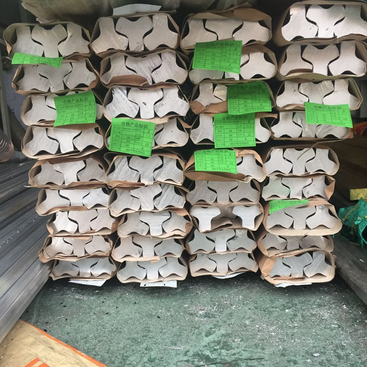 厂家现货指尖陀螺铝合金三叶指尖陀螺铝合金两叶