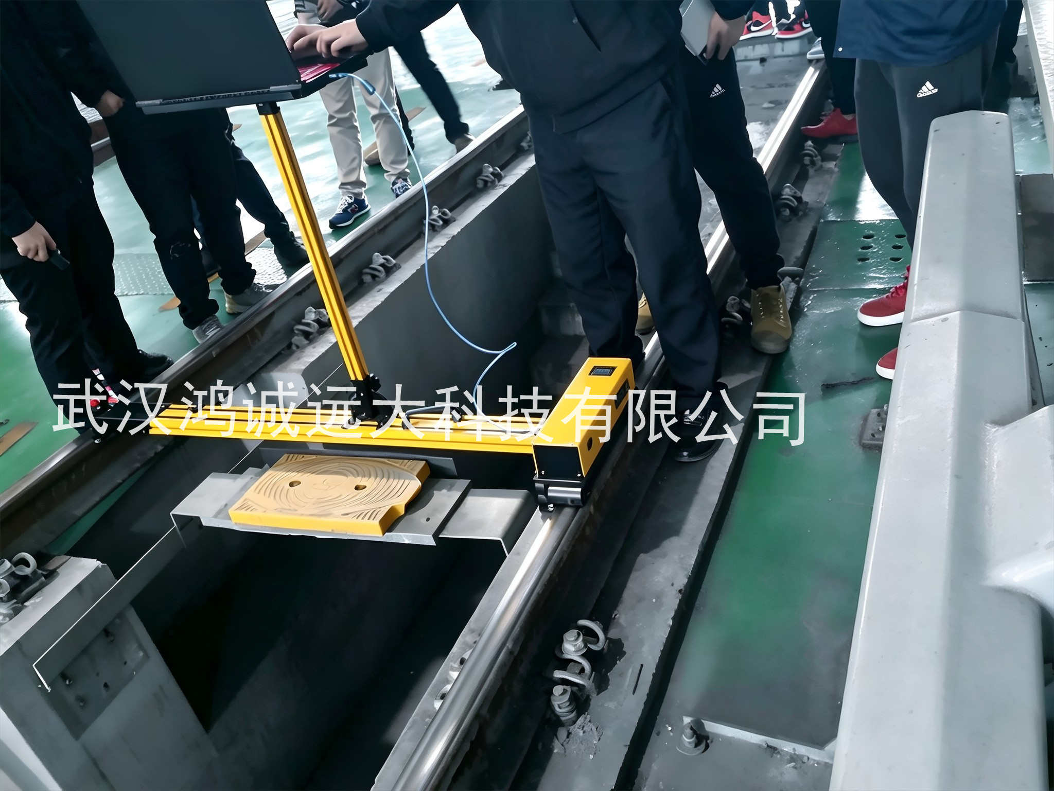 武汉城市轨道第三轨参数检测仪,行走式第三轨自动测量小车