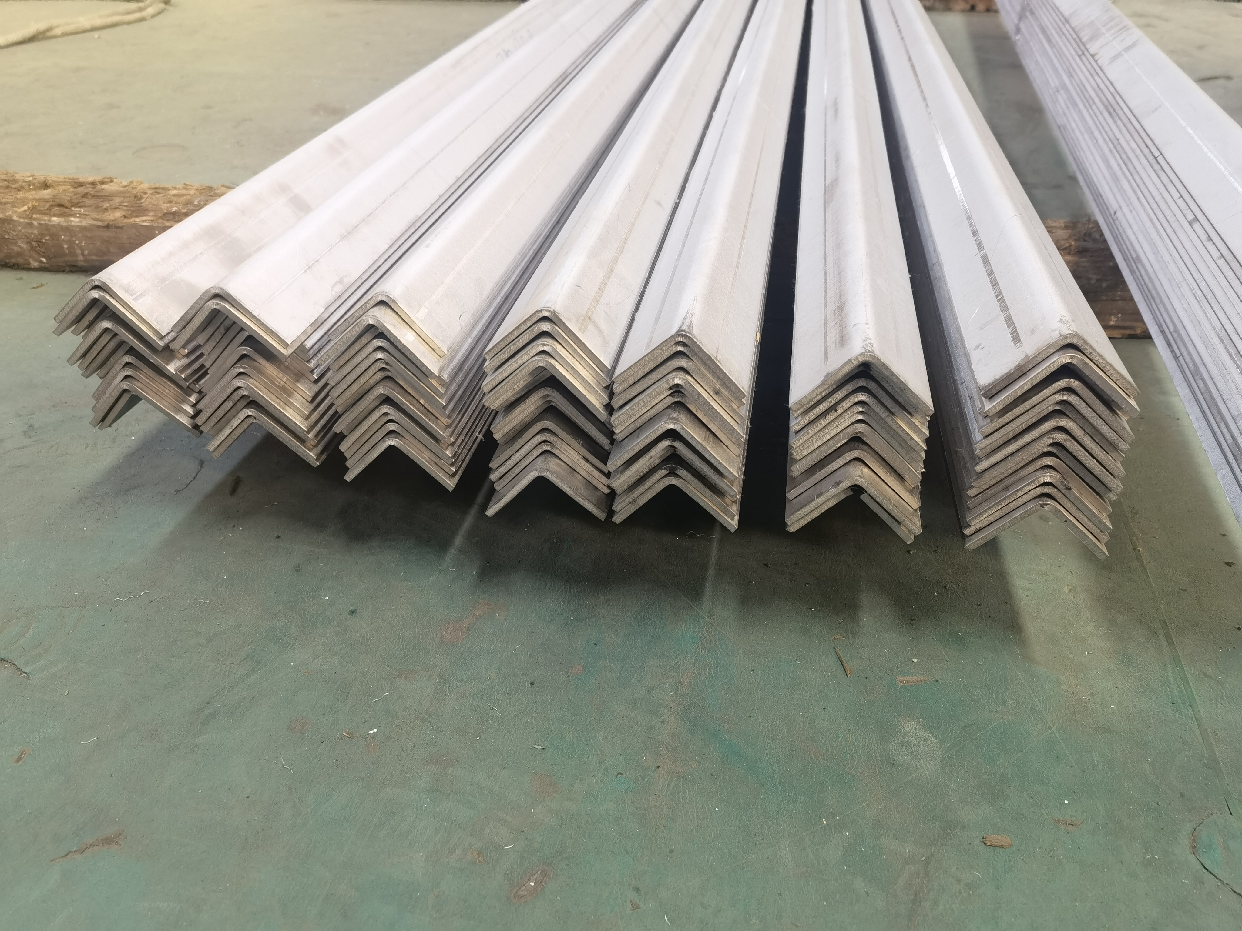 欣旺腾加工TA2钛合金角铁  化工高强度钛合金支撑条  L型等边角铁