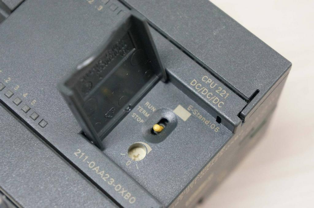 西门子6ES72110AA230XB8 原装进口PLC模块 CPU 现货秒发