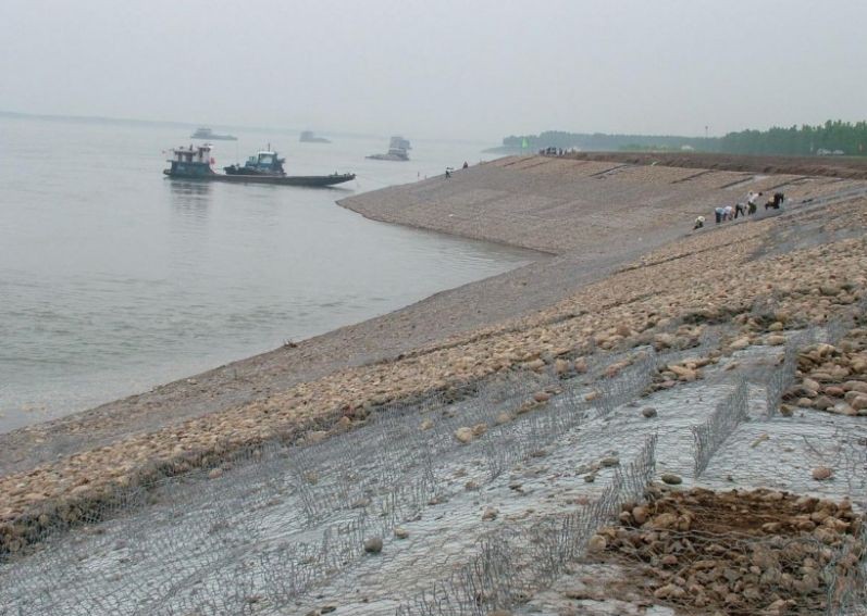 河道堤坝护岸铅丝石笼防洪导流雷诺护垫