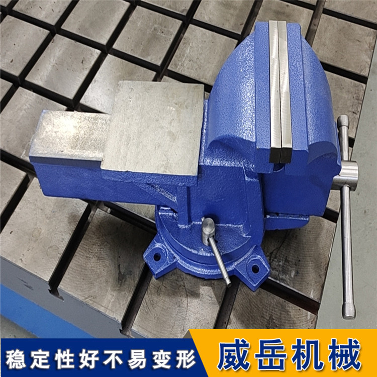 铸铁平台外表是铁打的“粗汉”，内心藏着微米的“绣花功”