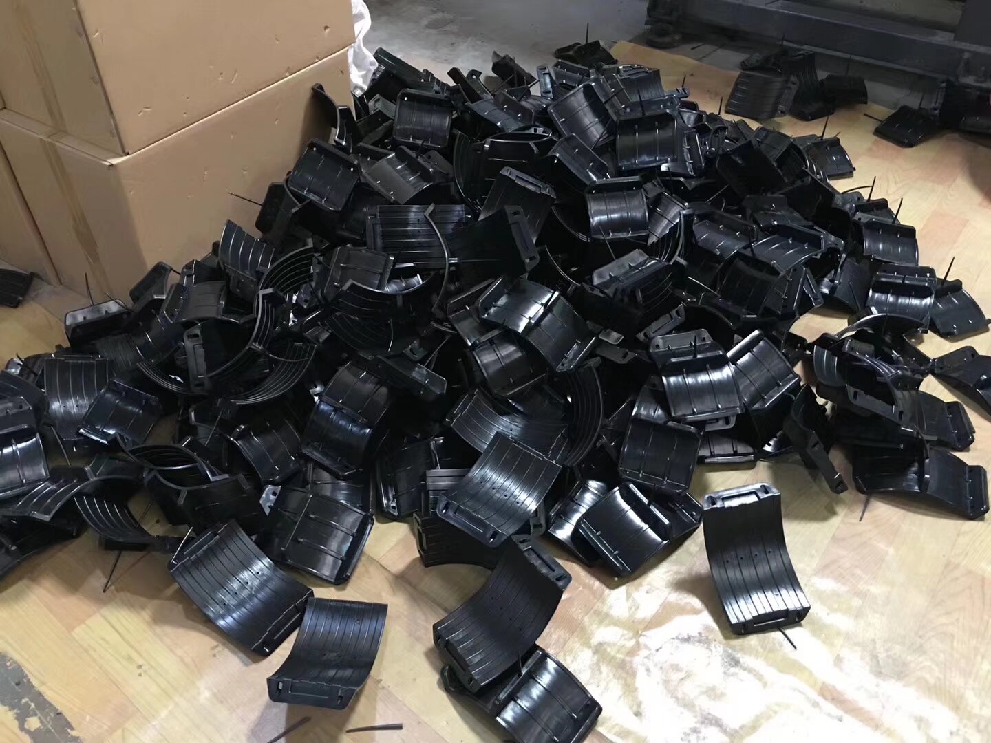 绝缘支架阴极保护滑块 HDPE长输管道隔离保护支架 管道绝缘支架