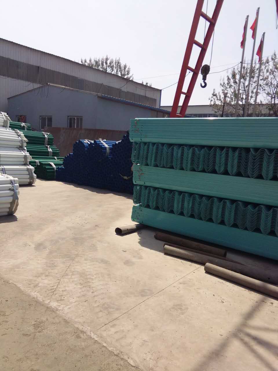 河南信阳公路成套波形护栏板生产厂家