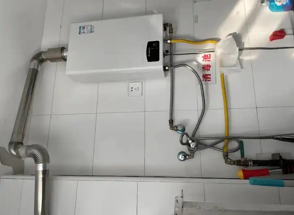 武汉康宝热水器售后维修电话∑本地师傅现场≠24小时显示离您就近-疑难杂症极速上门指导