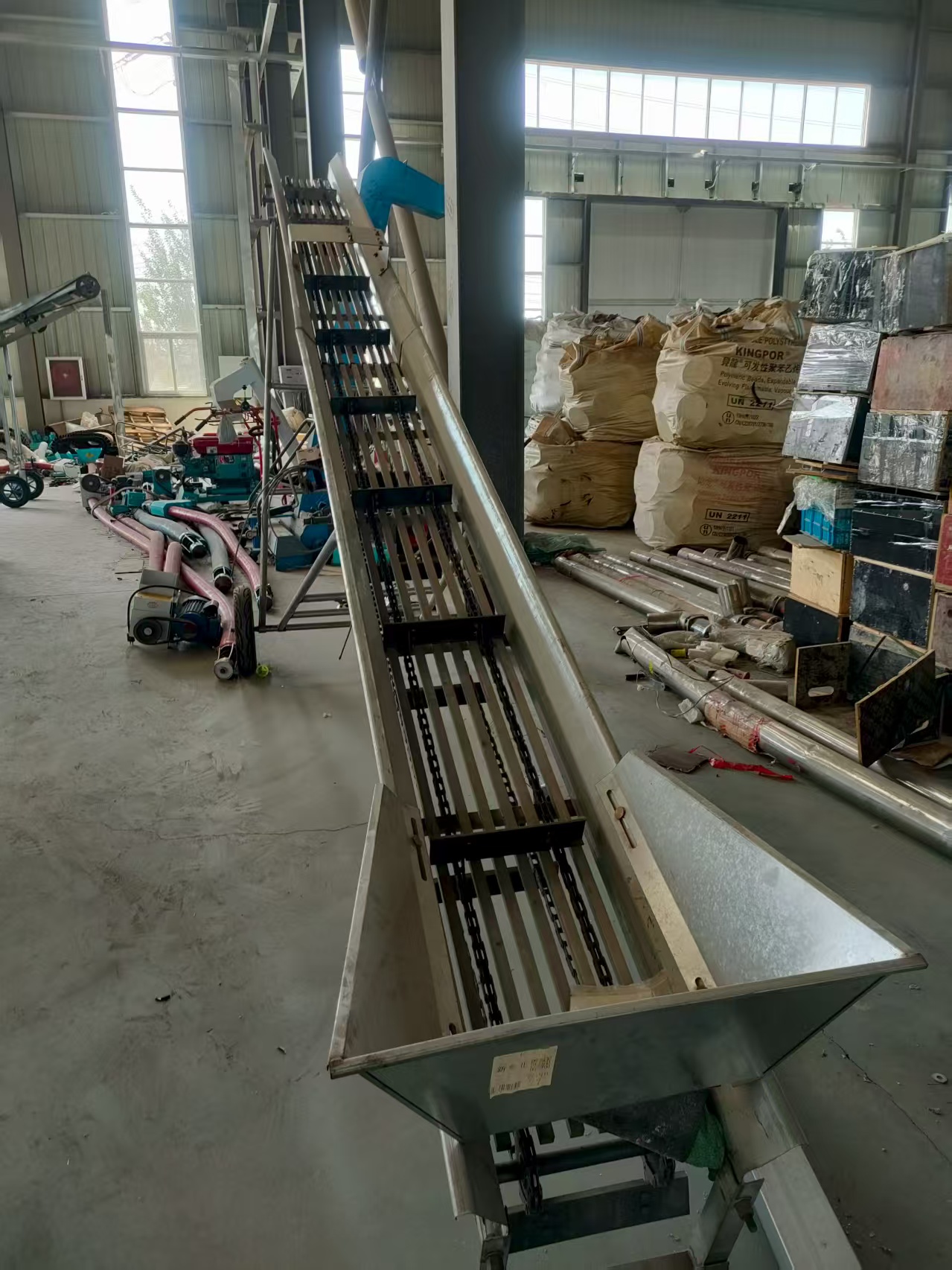 光面工业橡胶皮带 输送牛粪大倾角刮板提升机