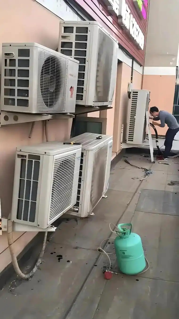 武汉格力空调售后维修∑实测承接‖水冷机‖多联机风管机‖移机加氟报修热线