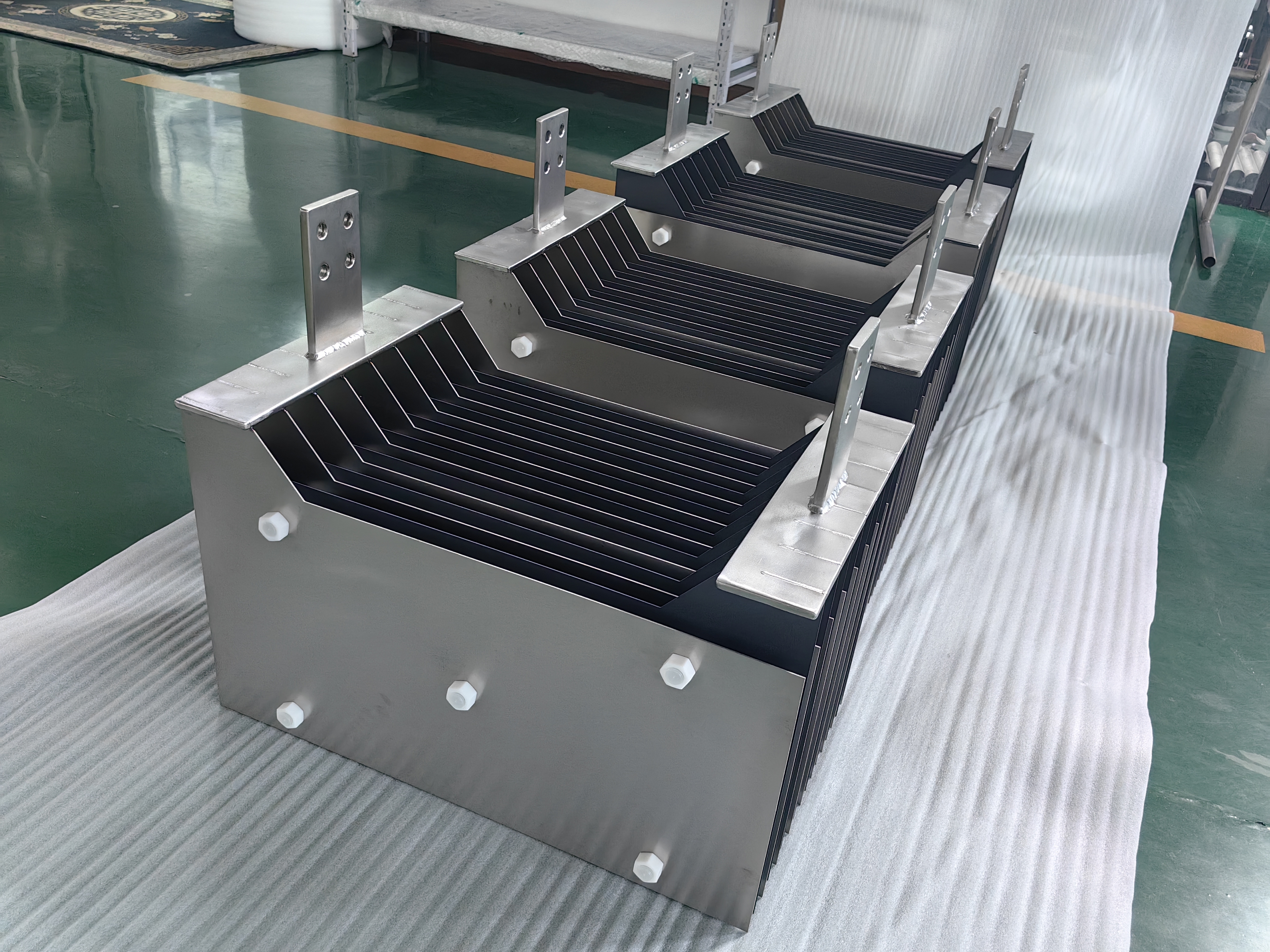 加工定制钌铱电镀钛阳极  化工污水处理电镀钛电极  消毒除垢钛电极组件