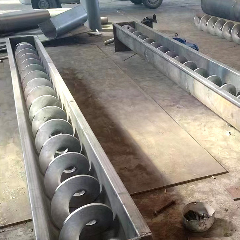 无轴蛟龙输送机轻松解决装豆腐渣问题 一人轻松搞定