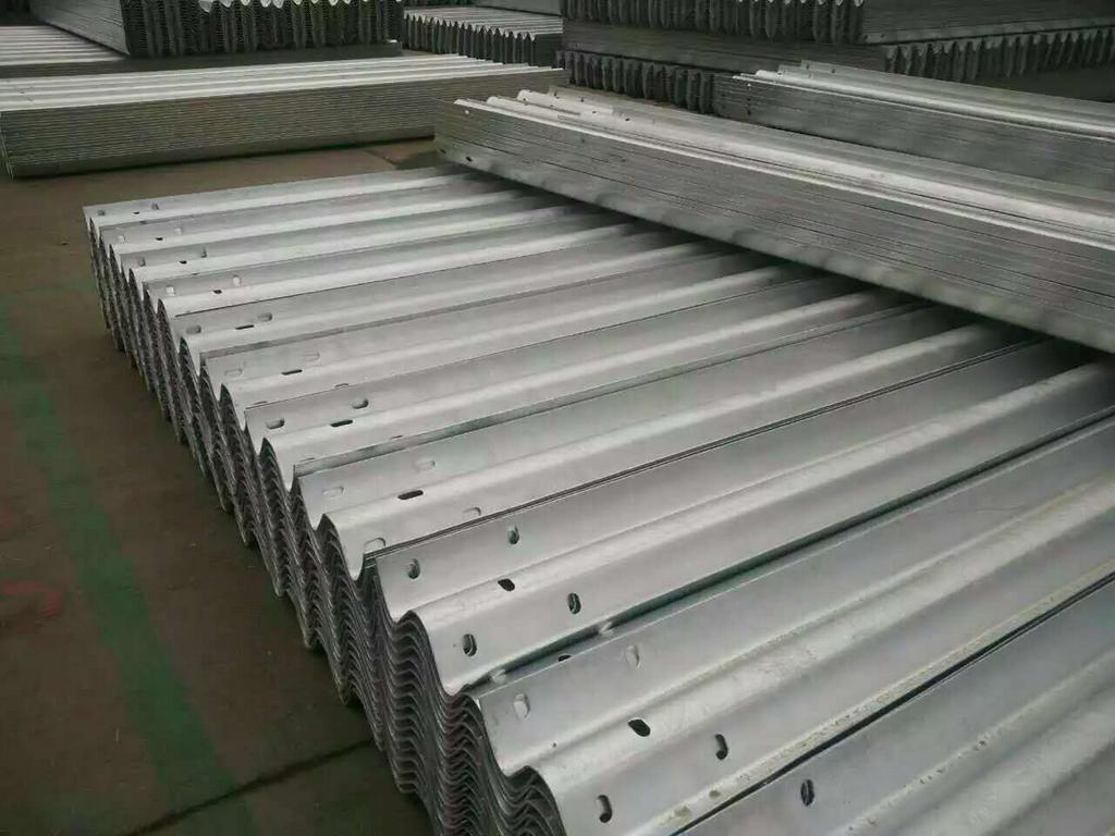 江苏南通公路成套波形梁护栏板每米价格