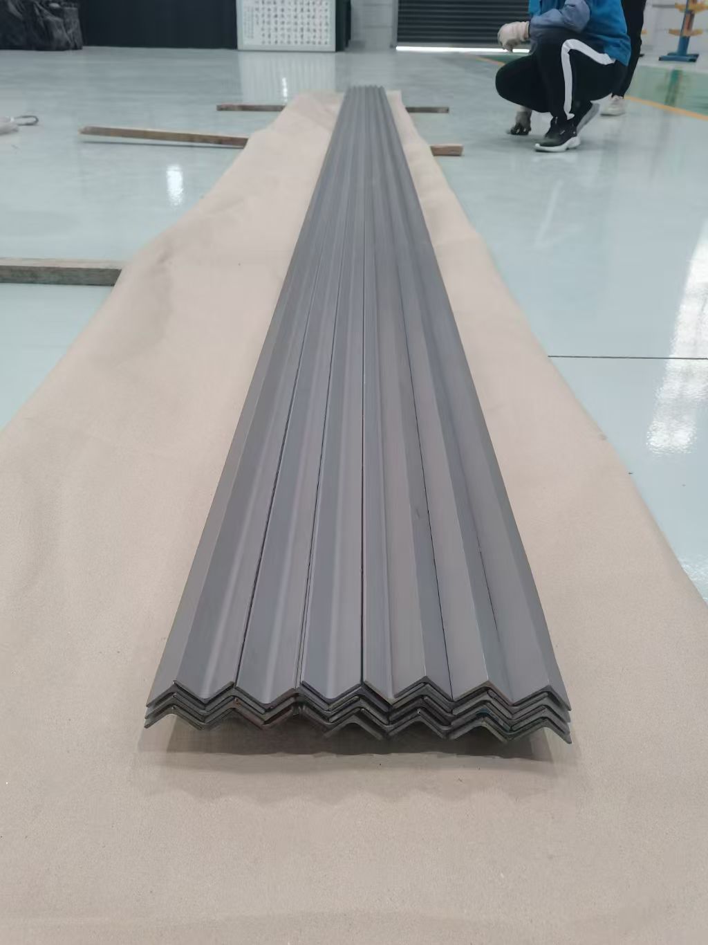 欣旺腾现货TA2钛合金角钢  C型槽钢  T型槽钢  化工用钛合金槽钢