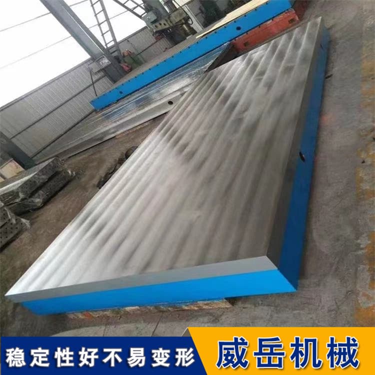 给铸铁检测平台"搓澡"的师傅，才是精度界的隐藏MVP