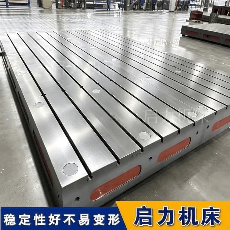 T型槽铸铁底座夹具：固定策略“三板斧”，夹得牢不费劲