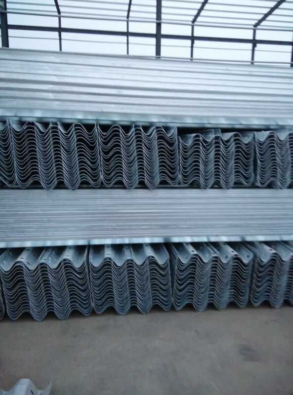 湖南湘西公路成套波形梁护栏板规格型号产地