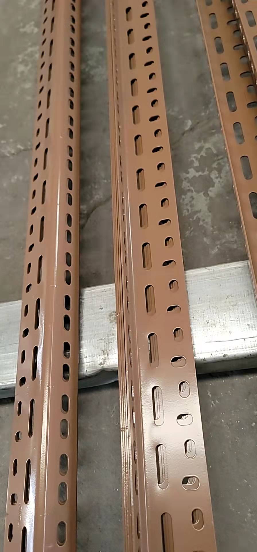 铁质货架角钢厂 常年出口花孔新孔型立孔 接受定制规格颜色