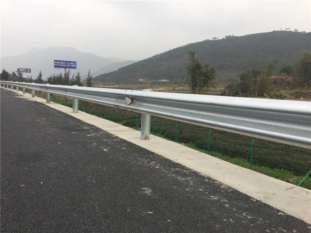 伊宁市波形护栏厂家直销值得信赖