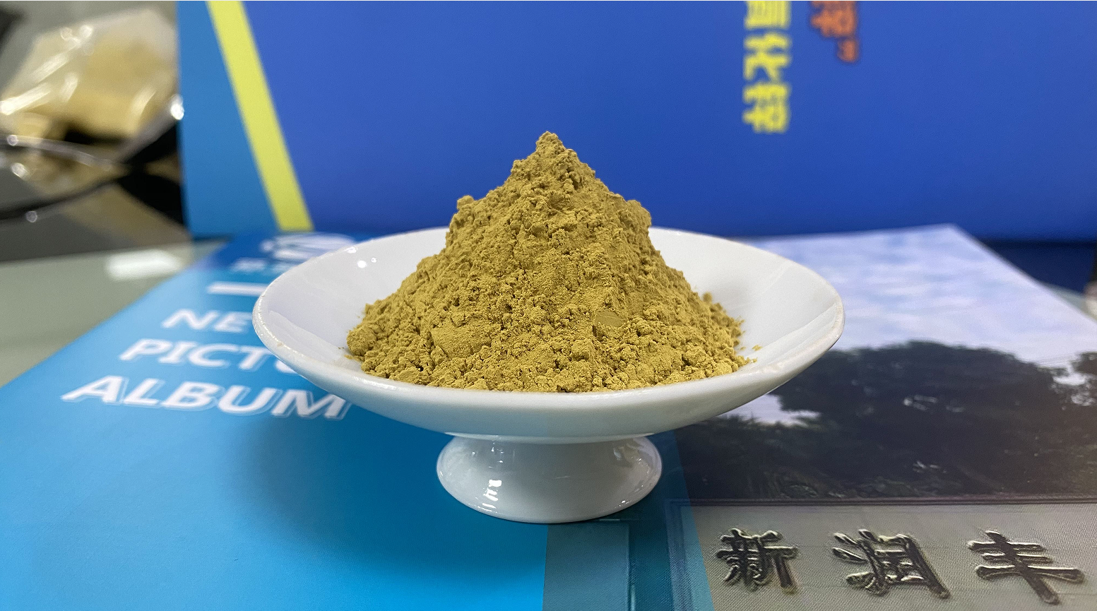 RA95型活性氧化锌在陶瓷哑光釉中的应用研究：机理、性能与工艺革新