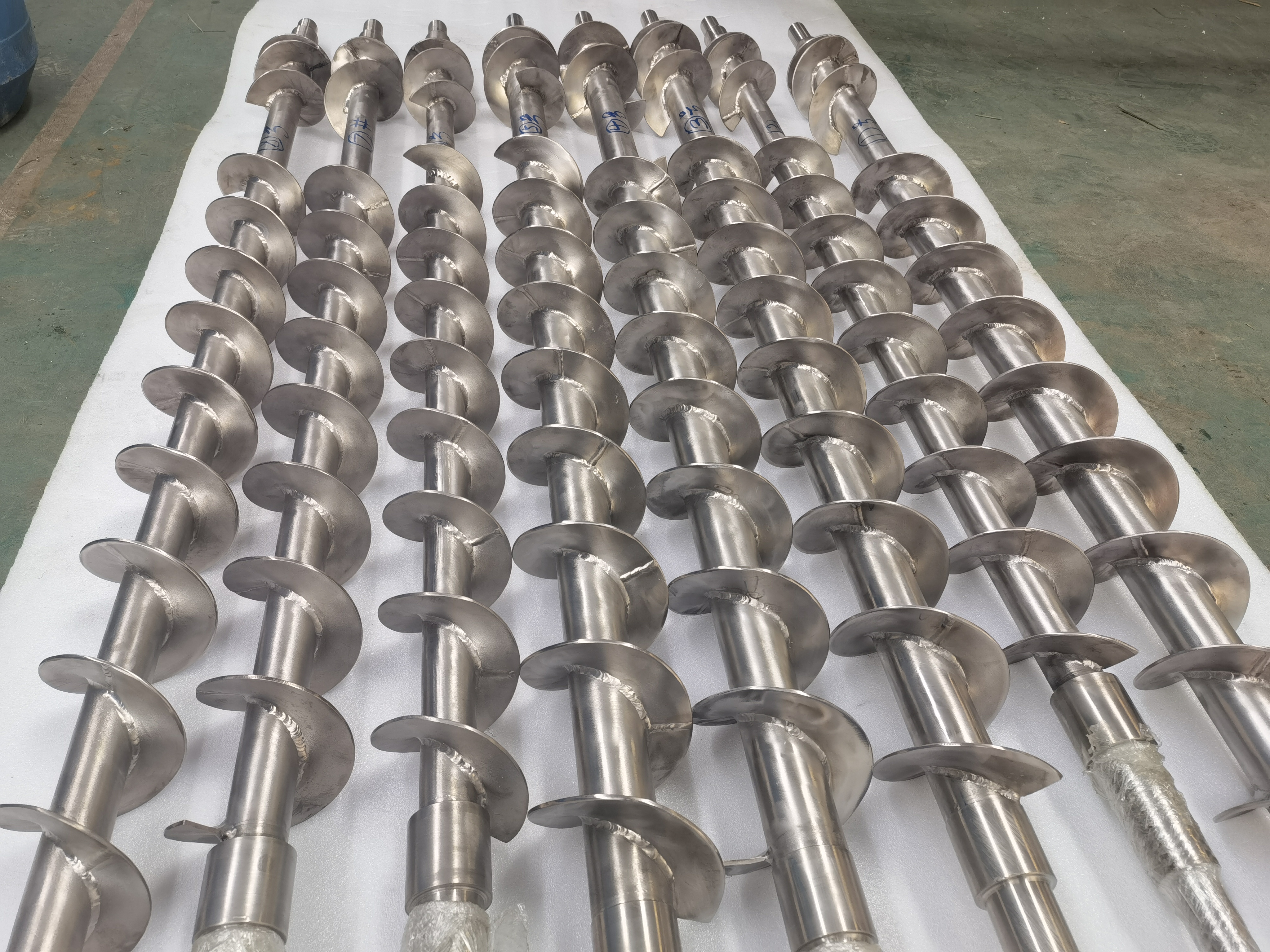 欣旺腾加工定制TA2钛合金绞龙 化工上料螺旋设备 上料钛搅拌轴