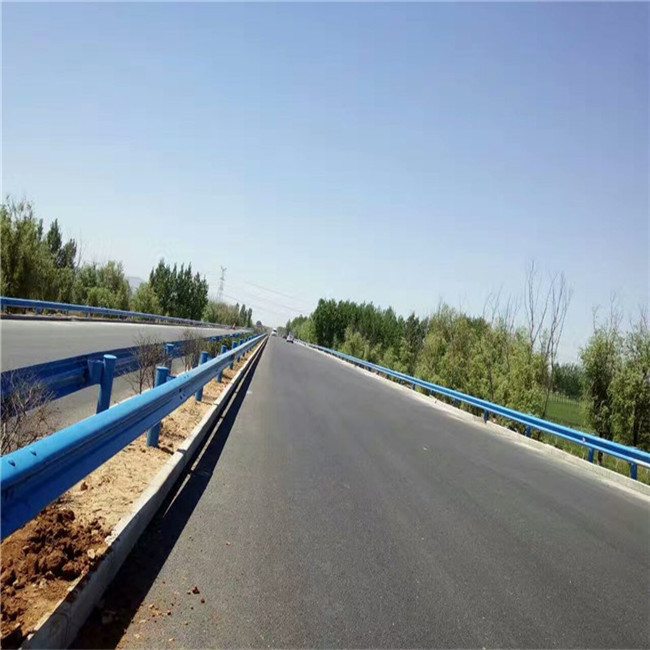 公路波形梁护栏板工厂，缆索护栏板工厂批量价