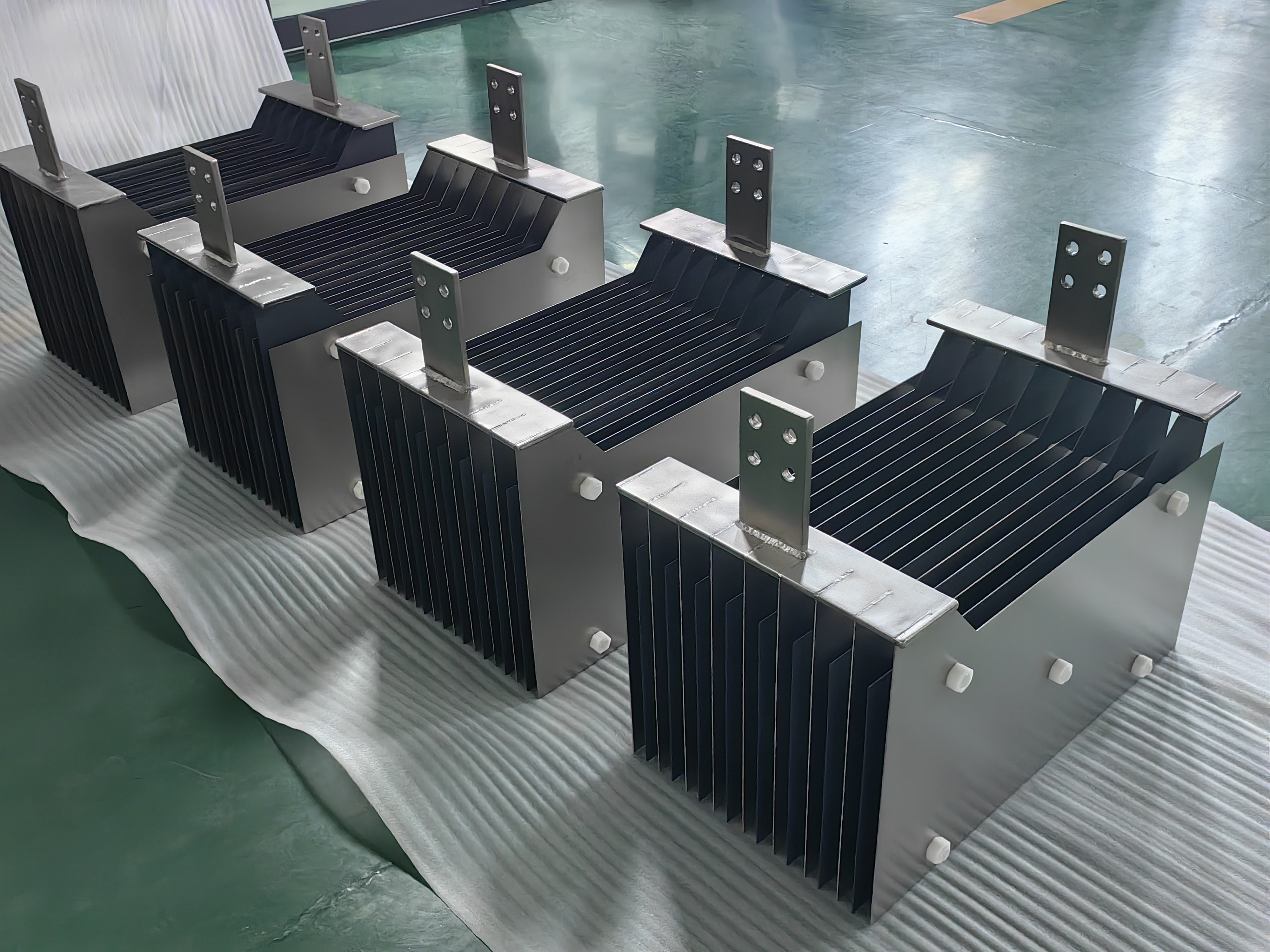 加工定制钌铱电镀钛阳极  化工污水处理电镀钛电极  消毒除垢钛电极组件