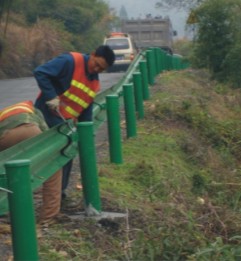 安徽巢湖公路波形梁护栏板厂家送货安装