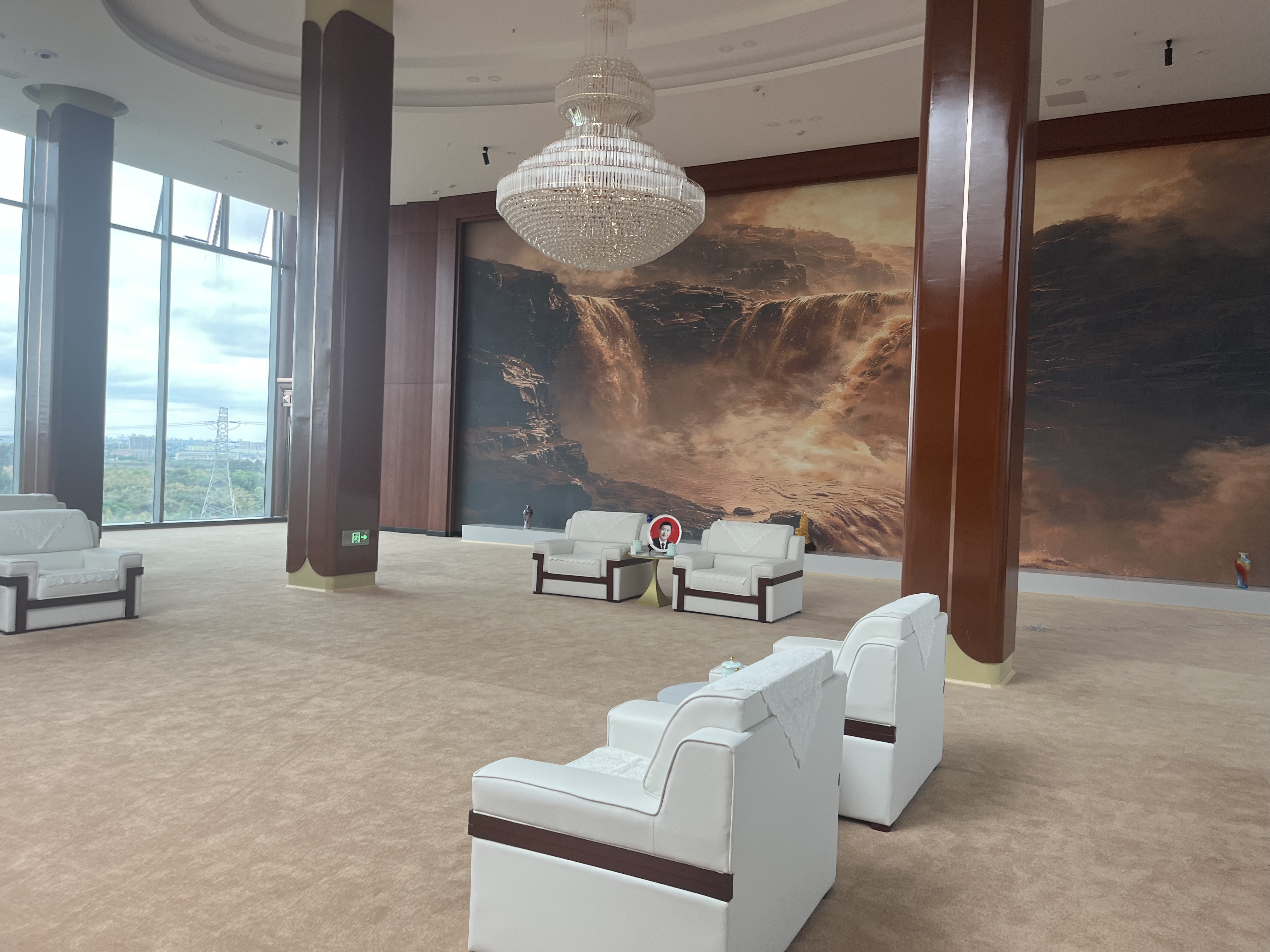 自有大量稀贵金属矿产