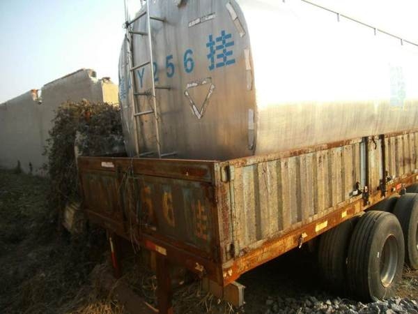 出售送牛奶的罐与车数台