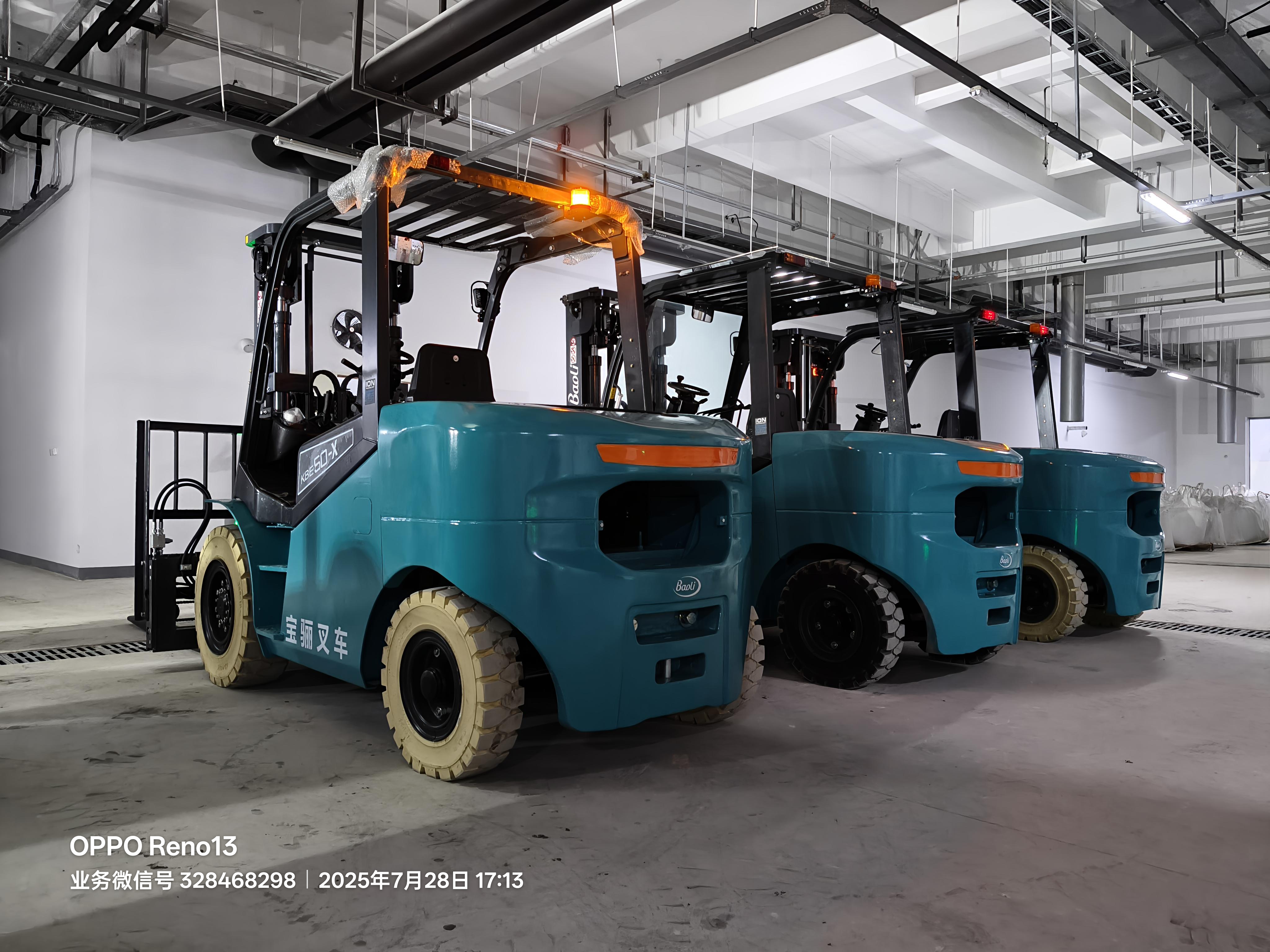 新能源叉车，电动叉车，三支点叉车，平衡重式叉车