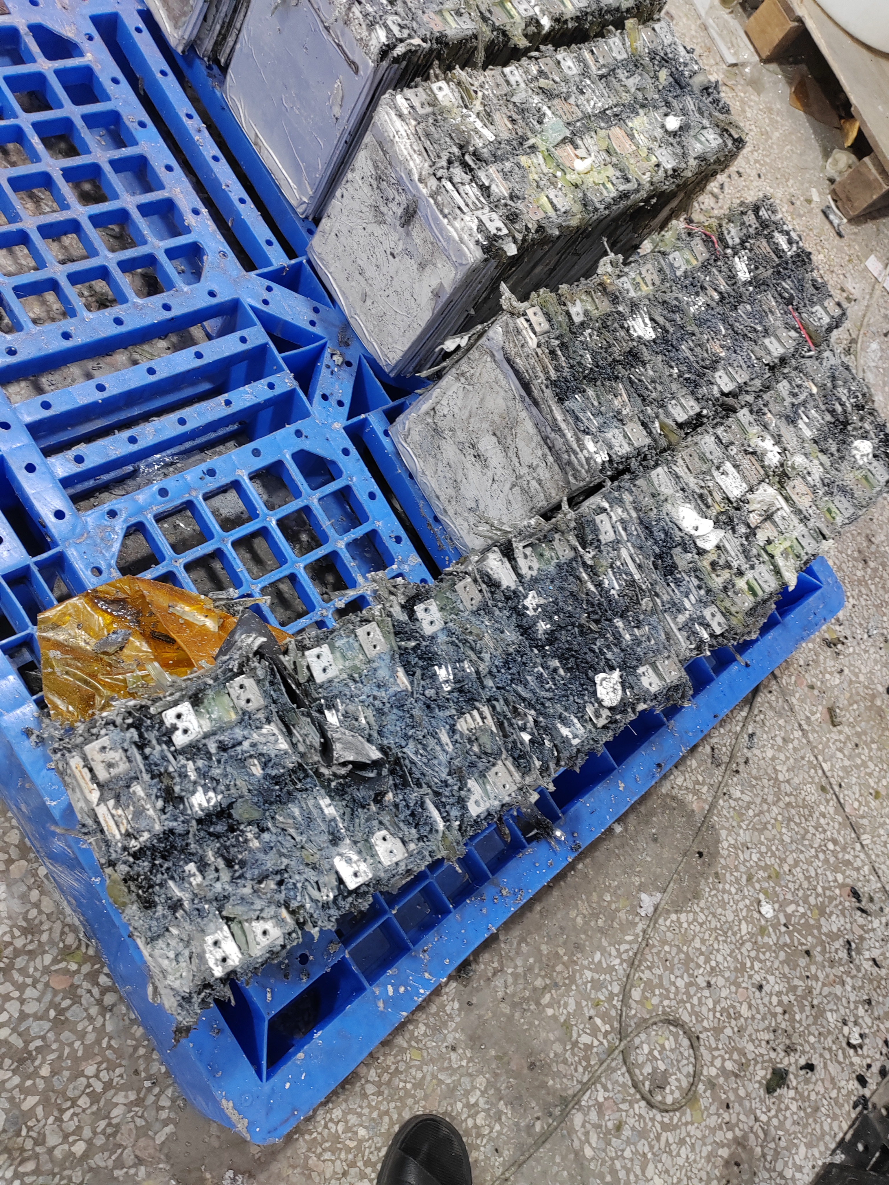 收购报废锂电池