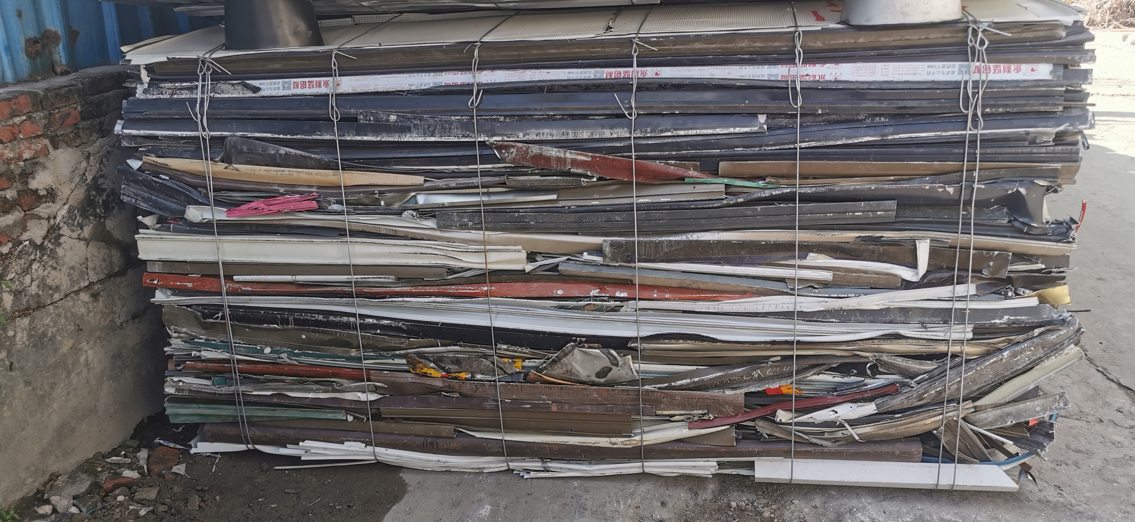 找个稳定厂家长期合作，一个月200-300吨左右