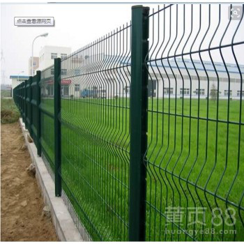 桃型柱护栏网_体育场围栏_道路围栏_工业区围栏