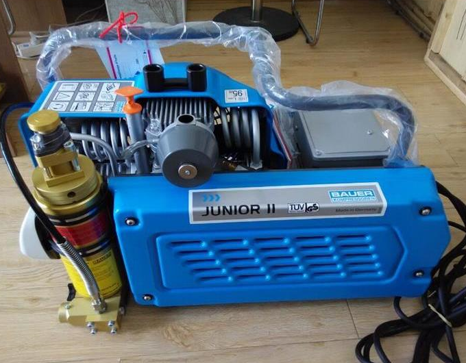 
                        现货低价JUNIOR II-E-H呼吸器充气压缩机充气泵
                    