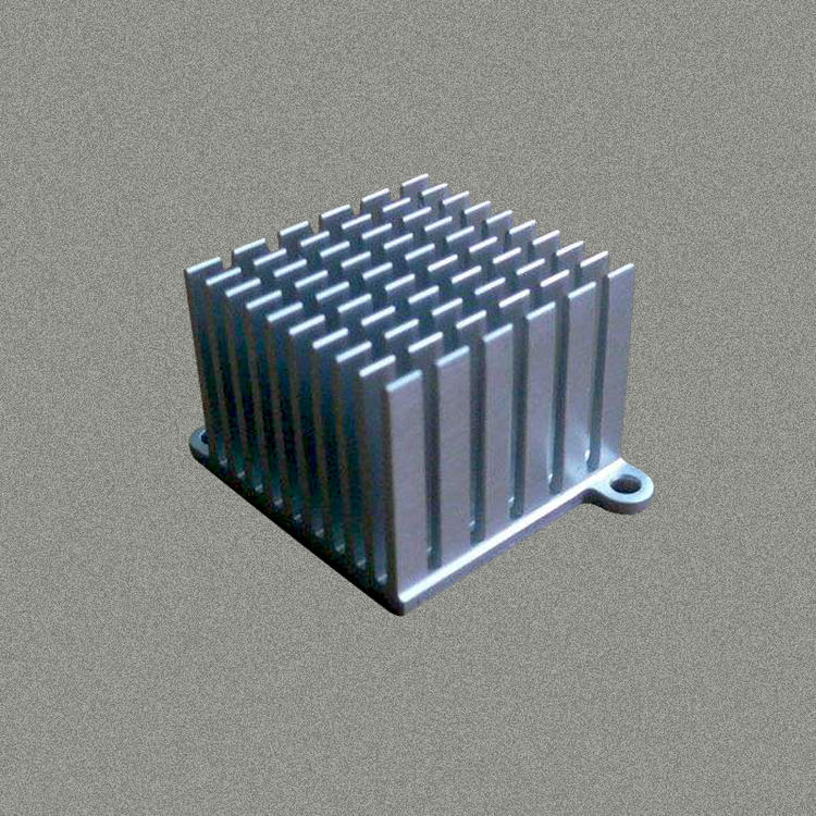 
                        铝合金电子散热器CNC加工厂家按需定制-长鸿精密
                    