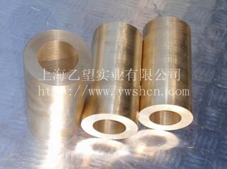 铝量一般不超过11.5%，有时还加入适量的铁、镍、锰等元素，以进一步改善性能。铝青铜可热处理强化，其强度比锡青铜高，抗高温氧化性也较好。 　　
     有较高的强度 良好的耐磨性 用于强度比较高的螺杆、螺帽、铜套、密封环等，和耐磨的零部件,最突出的特点就是其良好的耐磨性。