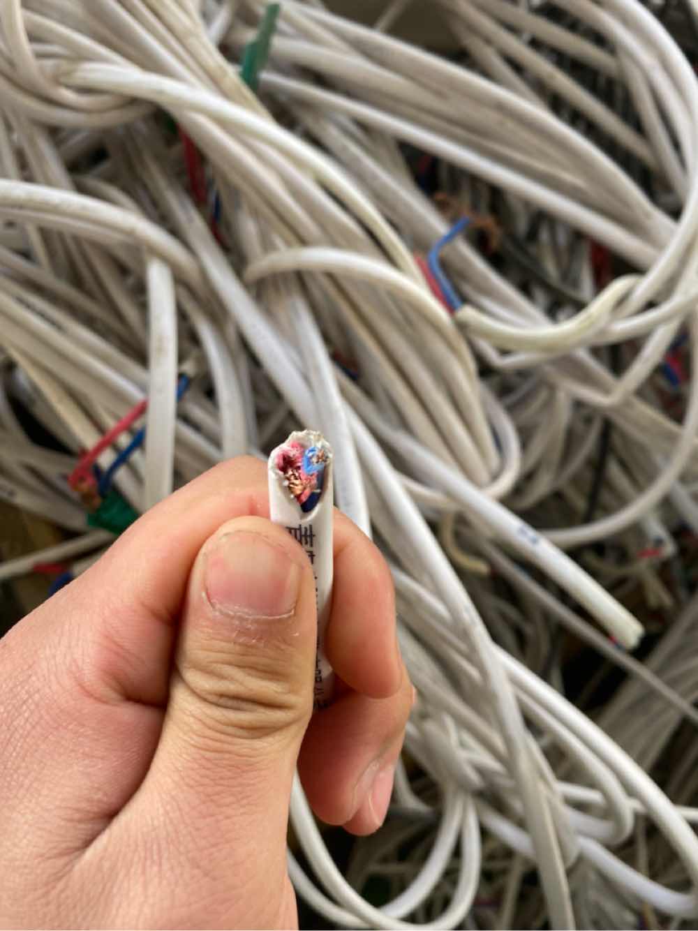 废旧金属回收，各种金属废铁废铜废铝，废旧电缆，工厂拆除